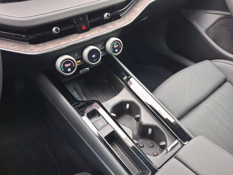 Škoda Superb (2025) Combi iV L&K DSG 1,5TSi 150kW - fotka 33 z 35