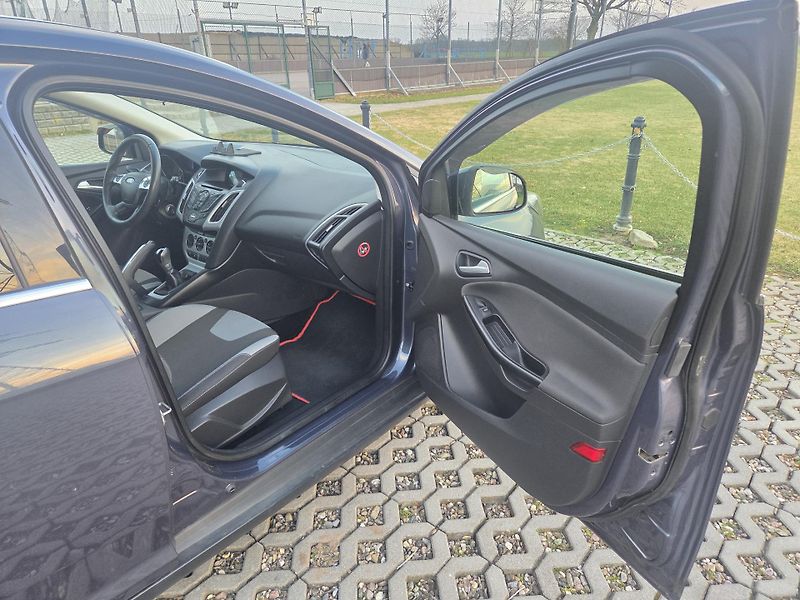 Ford Focus 1.0 ecoboost 74 kW, top stav - fotka 11 z 23