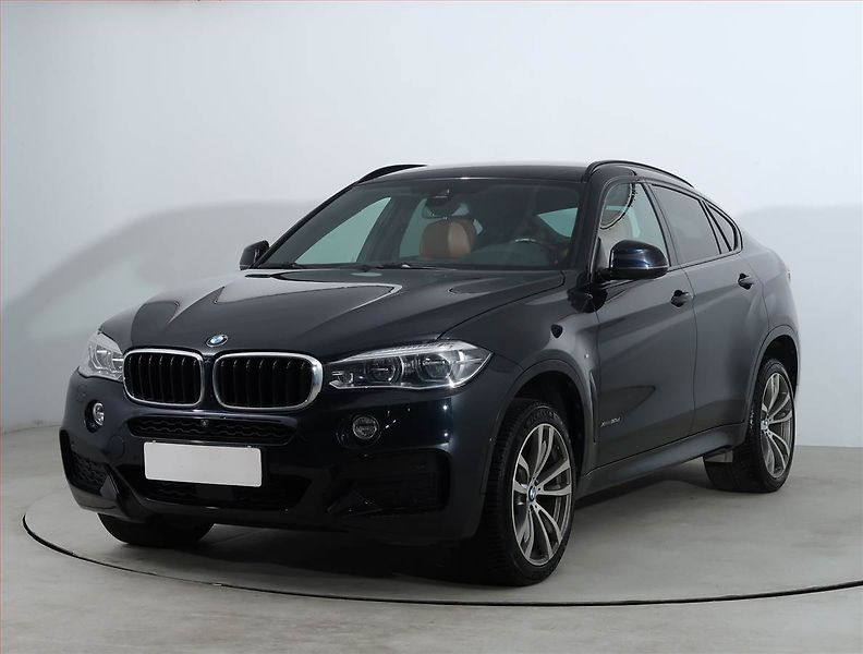 BMW X6 (2018) M Paket xDrive30d - fotka 2 z 23