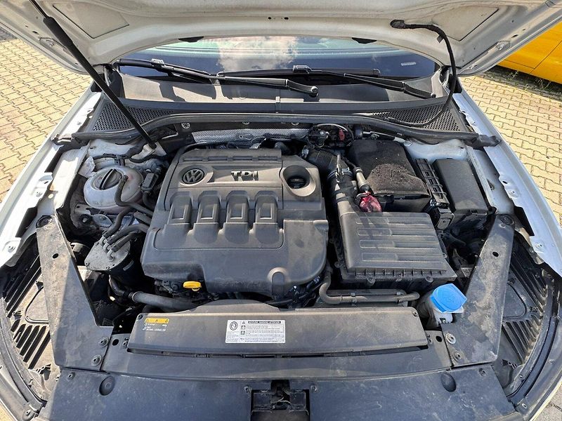 Volkswagen Passat (2017) B8 2,0 TDI 110 KW BEZ AD BLUE - fotka 41 z 50