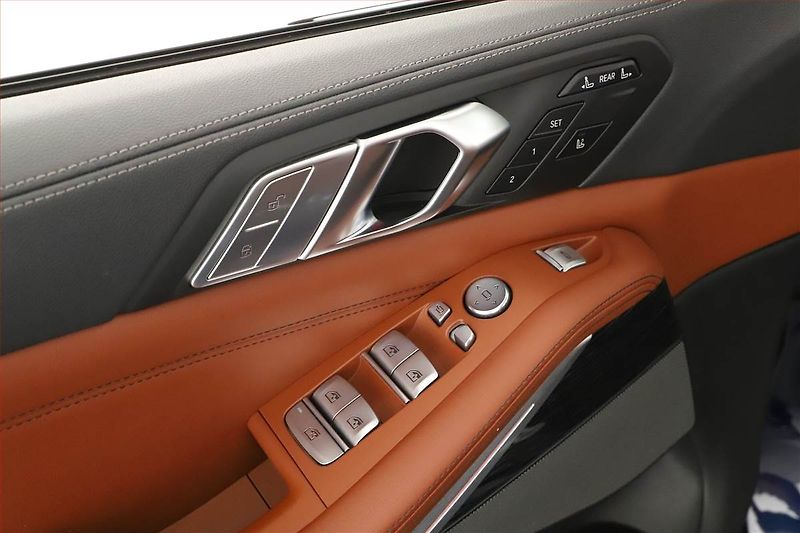 BMW X7 (2022) xDrive40d - fotka 10 z 20