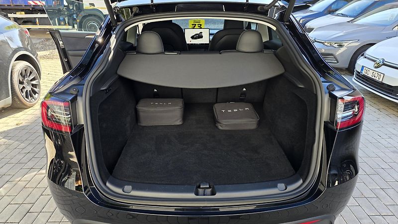 Tesla Model Y (2024) Long Range AWD DE SoH93,6% TZ - fotka 11 z 43
