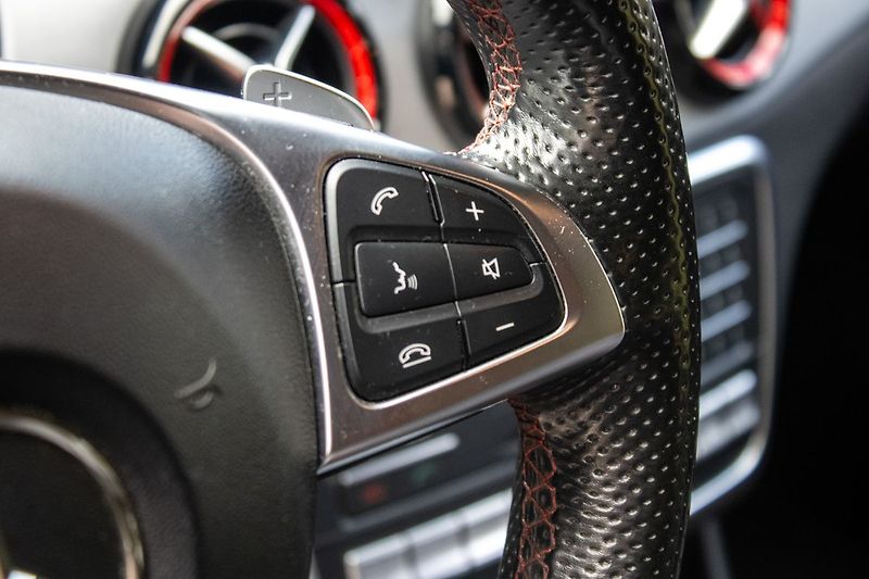 Mercedes-Benz CLA - fotka 27 z 35