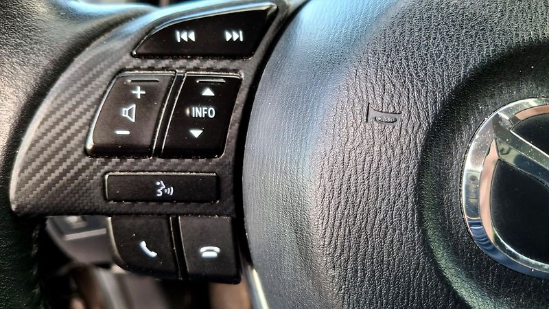 Mazda 2 1.5 benzin 66 kw max. výbava - fotka 22 z 30