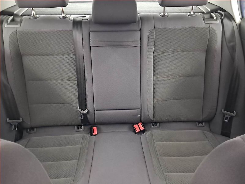 Volkswagen Golf (2005) 1.6, po STK, Tažné, Klima - fotka 10 z 13