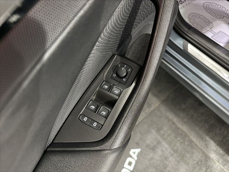 Škoda Octavia 1,5   TSI DSG 110KW CLEVER TOP - fotka 8 z 41
