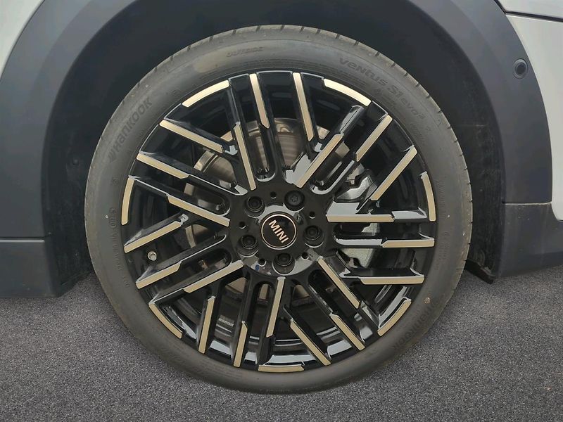 Mini Cooper C 5-doors - fotka 14 z 18