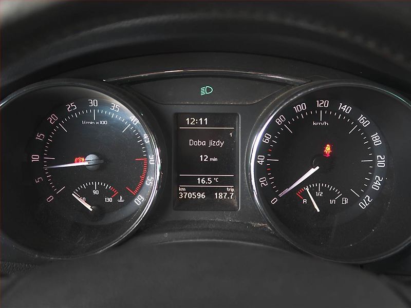 Škoda Superb (2012) 1.6 TDI, po STK, Tažné - fotka 11 z 14