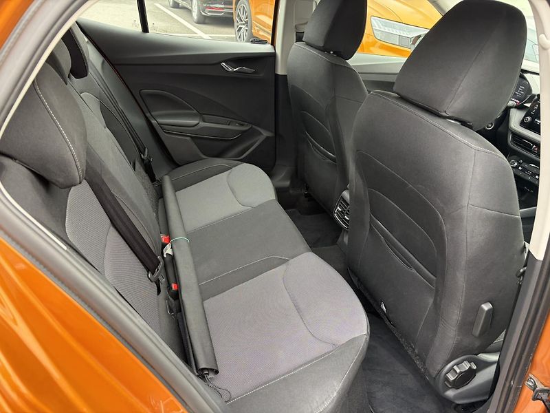 Škoda Fabia 1.0TSi 70kW Selection - fotka 15 z 23