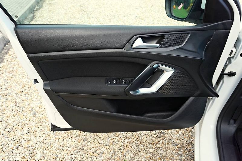 Peugeot 308 (2016) 308 ACTIVE 1,2 PT 81 kW - fotka 25 z 46