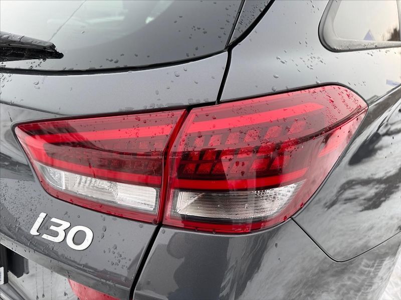 Hyundai i30 1,0 T-GDi 74 kW Family - fotka 12 z 24