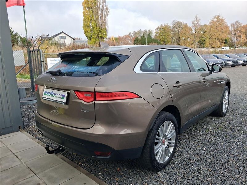 Jaguar F-Pace 2,0 132kw - fotka 7 z 15