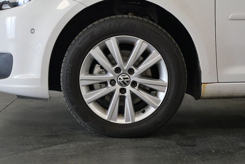 Volkswagen Touran - fotka 10 z 26
