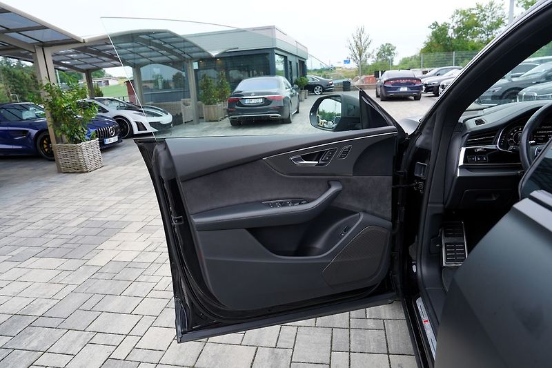 Audi RS Q8 TFSI 441kW quattro - fotka 16 z 51