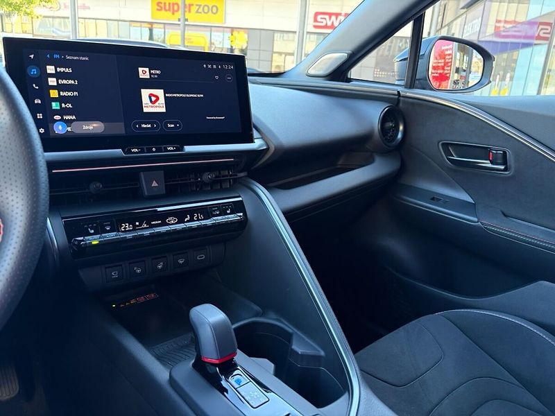 Toyota C-HR 2.0L PHEV 0 - 1 CVT (2x4) 8L G - fotka 10 z 18