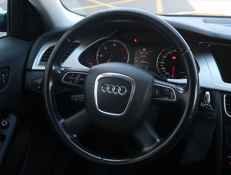 Audi A4 (2011) 2.0 TDI, Navi, Tempomat - fotka 21 z 21