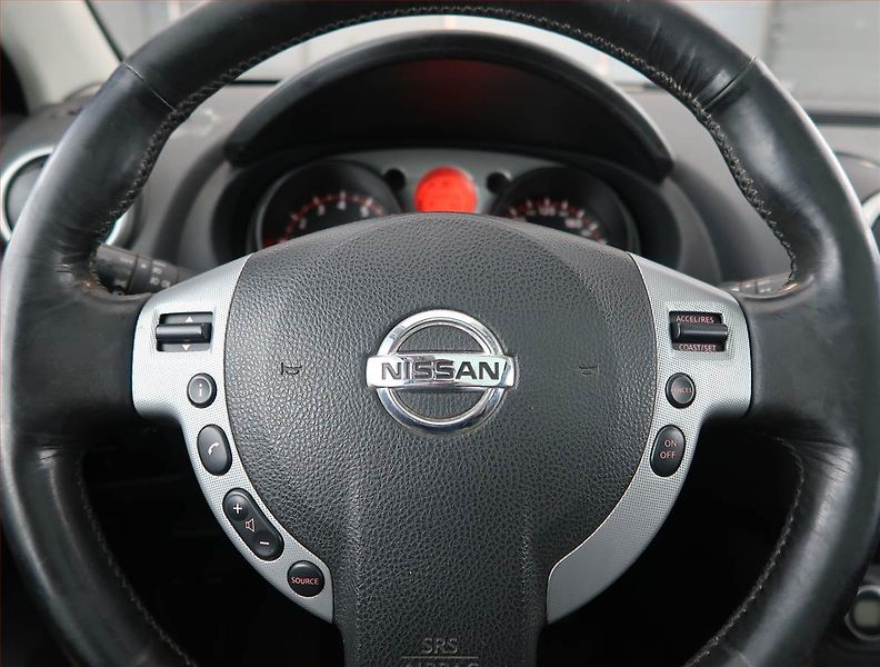 Nissan Qashqai (2007) 2.0, 4X4, Navi, Tempomat - fotka 15 z 19