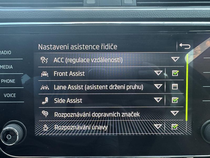 Škoda Superb (2022) 2.0TDI DSG STYLE EXTRA ČR - fotka 19 z 28