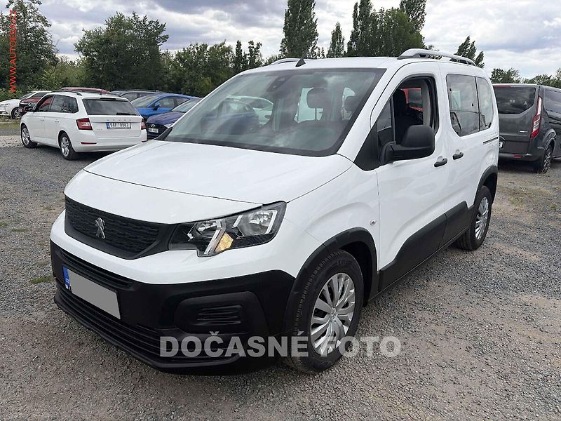 Peugeot Rifter (2019) 1.2T, 1.maj,ČR, Active, +pneu - fotka 1 z 4