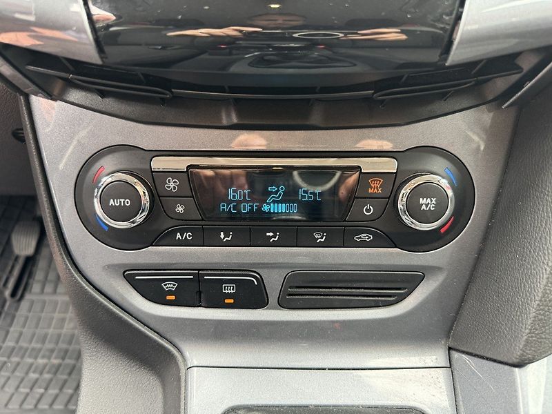 Ford Focus (2011) 1.6 Ti-VCT Digi Klima Tempomat - fotka 11 z 48