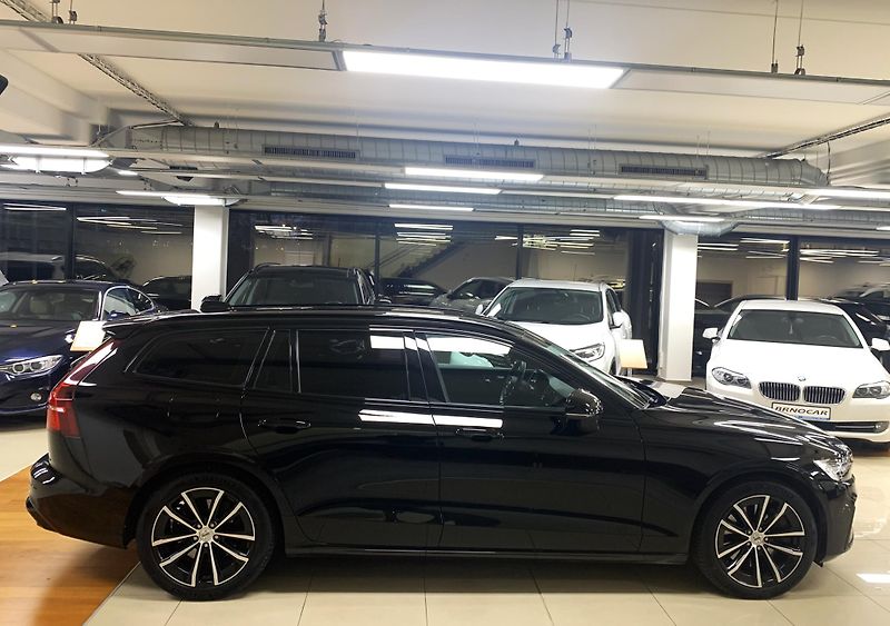 Volvo V60 RECHARGE T6, AWD PLUS DARK ČR - fotka 7 z 42