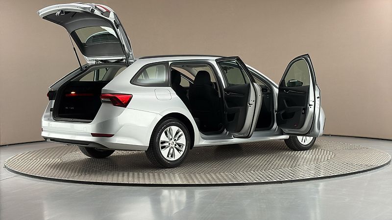 Škoda Octavia 2.0 TDI Ambition Combi - fotka 6 z 23