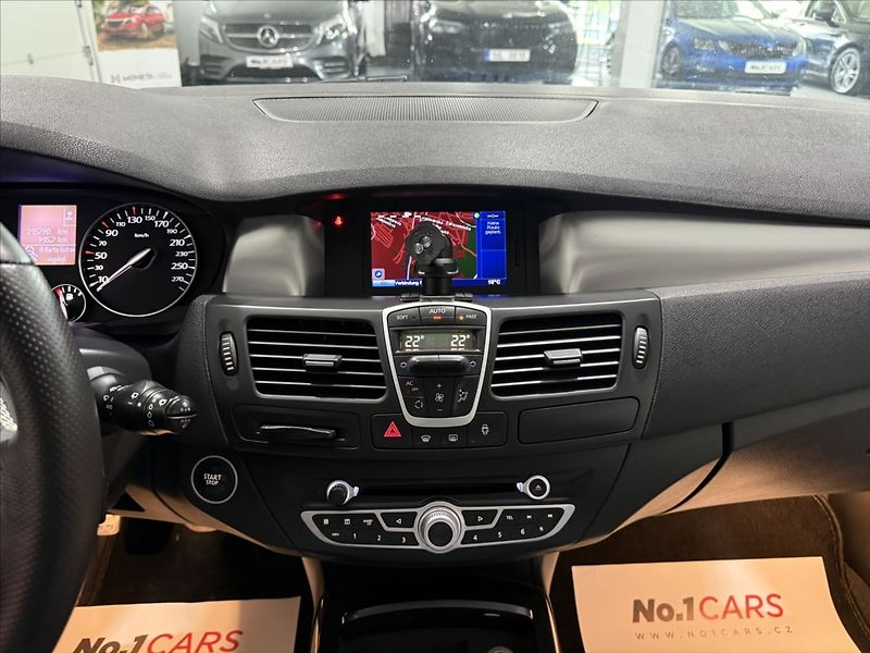 Renault Laguna 2,0   DCi GT 4CONTROL BI-XEN - fotka 23 z 42