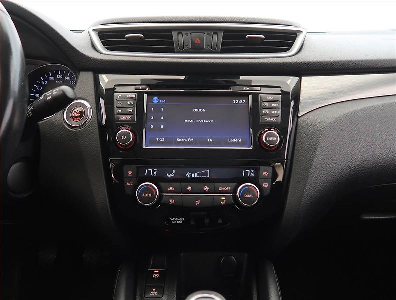 Nissan Qashqai (2017) 1.6 DIG-T, Serv.kniha, Navi - fotka 12 z 22
