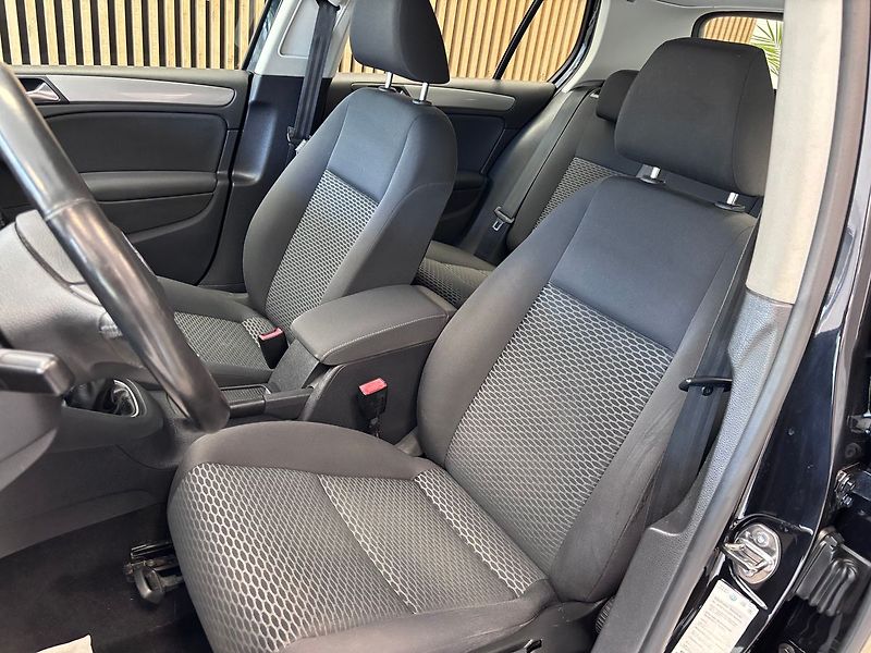 Volkswagen Golf 1.2TSI TREND - fotka 11 z 28
