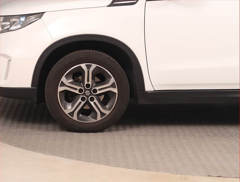 Suzuki Vitara (2017) 1.6 VVT, 4X4, Kůže, Navi - fotka 14 z 15