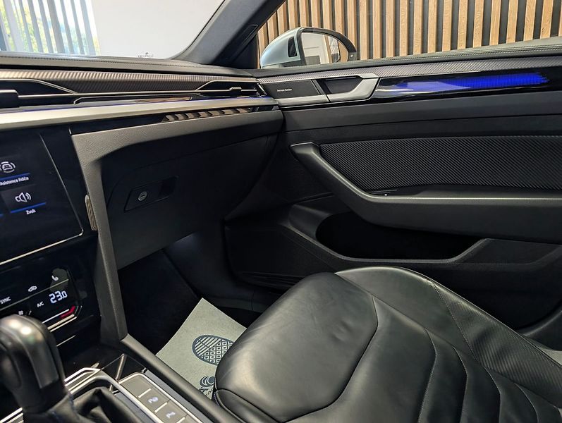 Volkswagen Arteon Shooting Brake 2.0 TSI R 235KW Shooting Brake - fotka 21 z 32