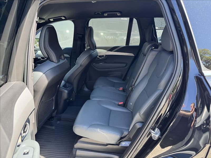 Volvo XC90 2,0 B5 AWD Momentum Pro AT ČR - fotka 13 z 33