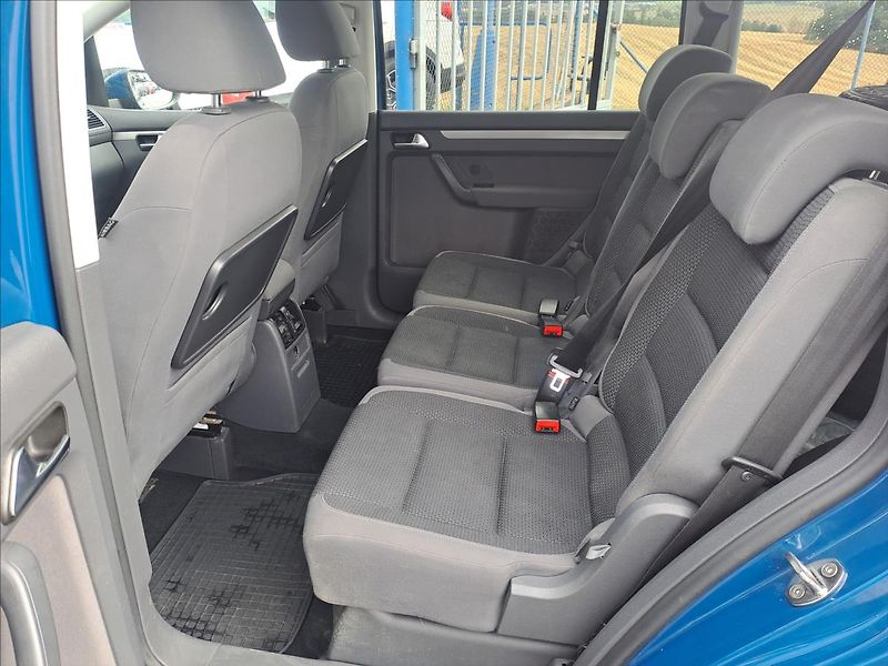 Volkswagen Touran 1,4 i CNG KOUPENO CZ - fotka 6 z 15