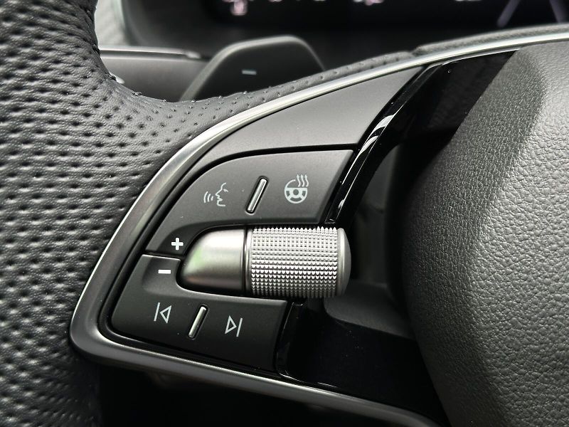 Škoda Kamiq 1.0TSi DSG Monte Carlo 116PS M - fotka 15 z 38