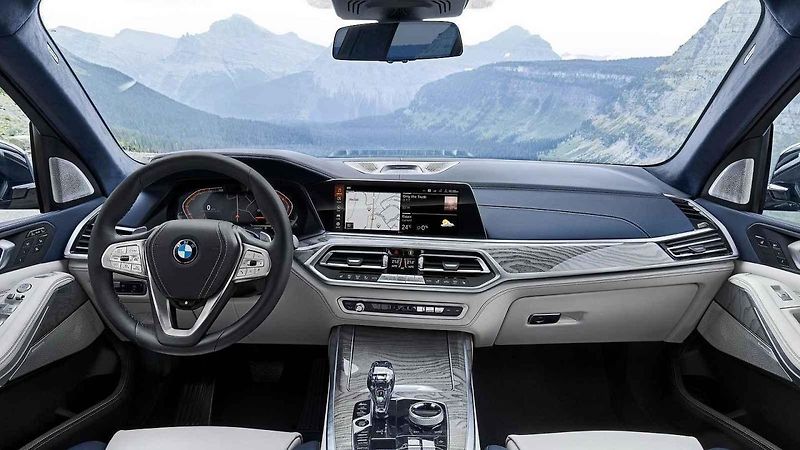 BMW X7 vs. Mercedes GLS vs. Volvo XC90 vs. Audi Q7