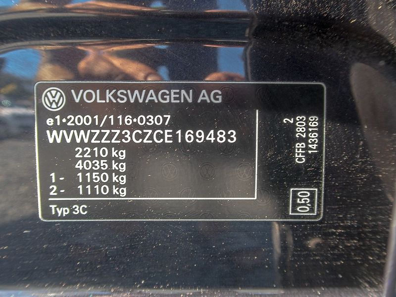 Volkswagen Passat (2012) 2.0TDI 103KW CR DSG – NAVI - fotka 49 z 52