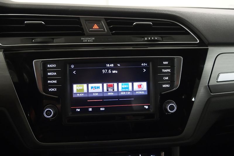 Volkswagen Touran - fotka 19 z 26