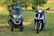 Piaggio MP3 500ie Sport LT (vlevo) a Piaggio Medley 125ie.