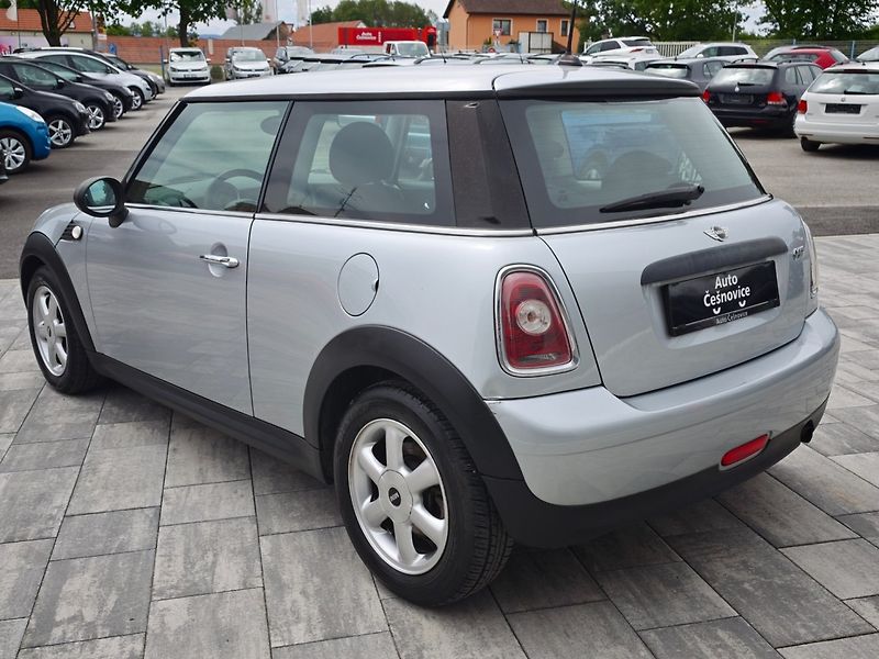 Mini Cooper (2009) ONE 1,4i 70Kw - fotka 7 z 25