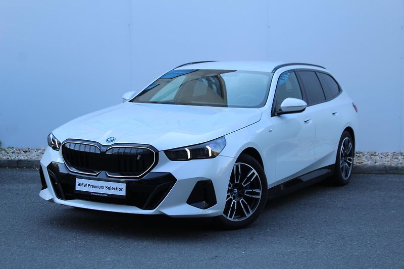 BMW i5 eDrive40 Touring - fotografie inzerátu