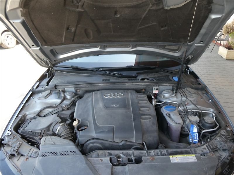 Audi A4 2,0 TDi 125kW serviska,NAVI - fotka 33 z 40