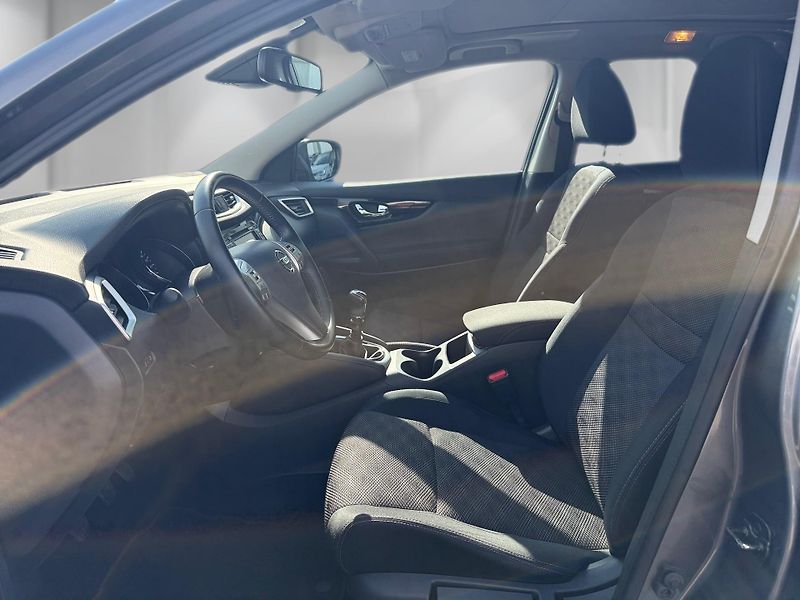 Nissan Qashqai (2015) 1,6 DiG-T 120 kW N-Connecta - fotka 13 z 25