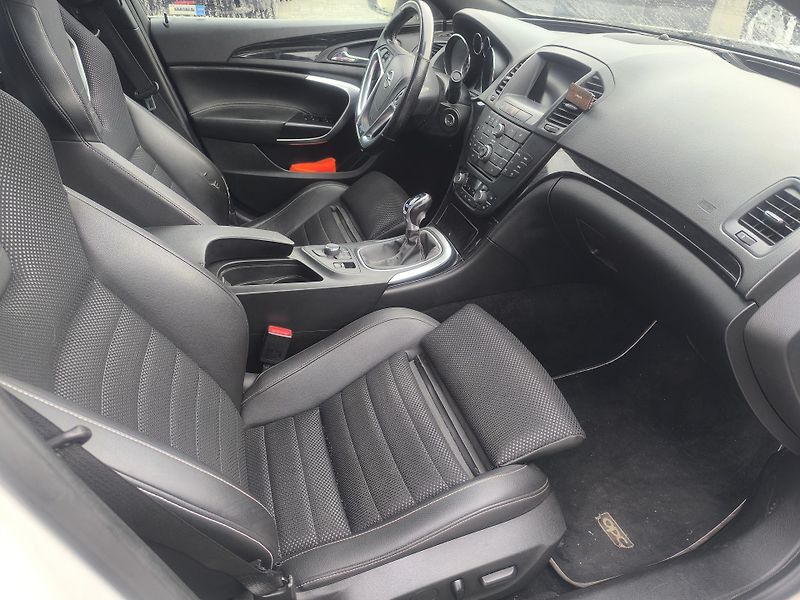 Opel Insignia OPC 2,8BITURBO 360K,4X4,VÝBAVA - fotka 9 z 29