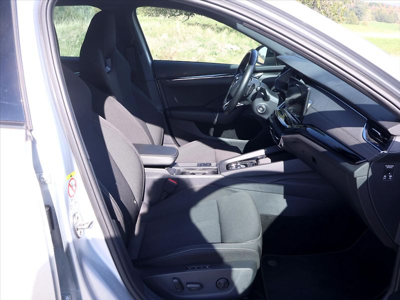 Škoda Octavia 2,0 TDI DSG Style Sport DPH - fotka 12 z 33