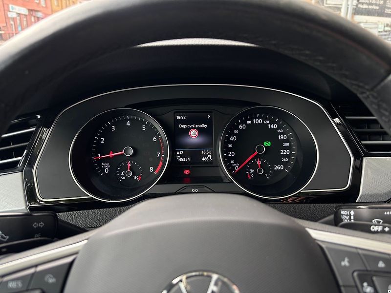 Volkswagen Passat 1.5TSI/2022/1MAJ.TAŽ.DPH.ACC-Z - fotka 32 z 52