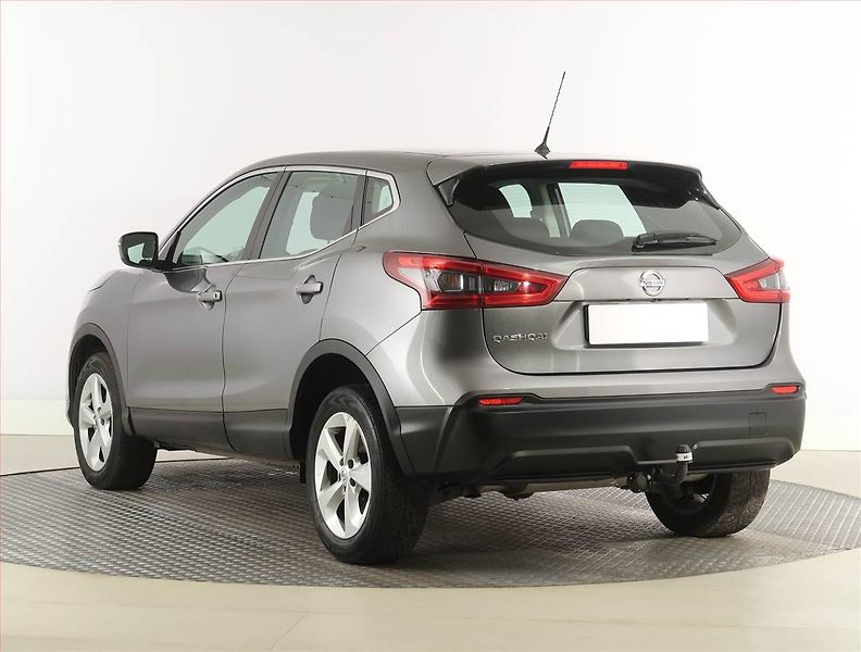 Nissan Qashqai (2019) 1.3 DIG-T, ČR,1.maj - fotka 4 z 21
