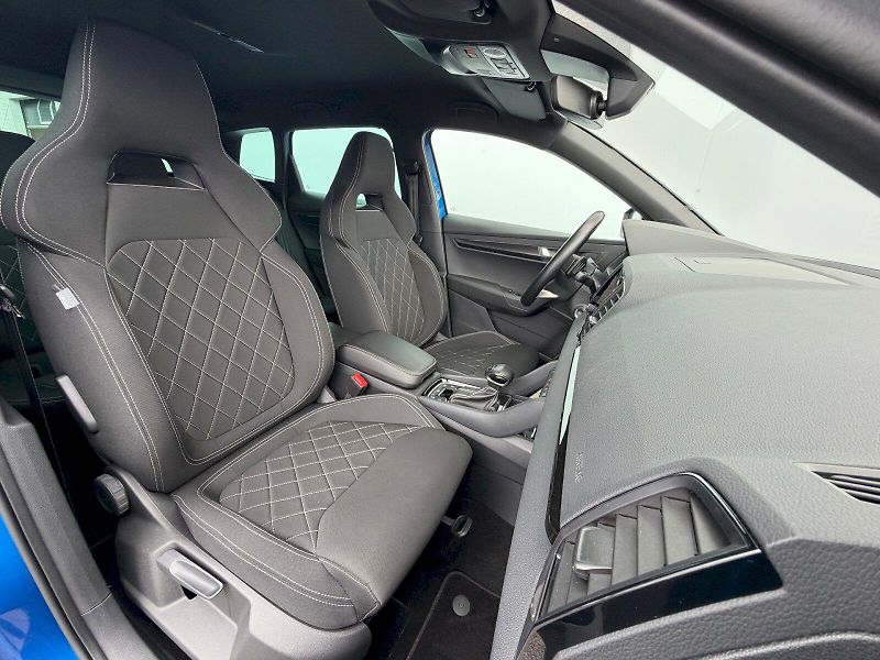 Škoda Karoq (2024) 2.0 TSI 140kW DSG 4x4 SportLin - fotka 30 z 35