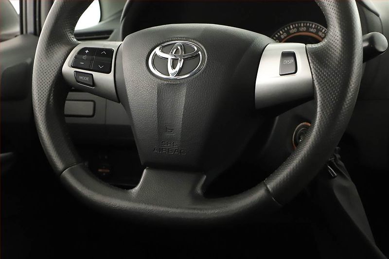 Toyota Auris (2011) 1.6 Valvematic, ČR,1.maj - fotka 14 z 15