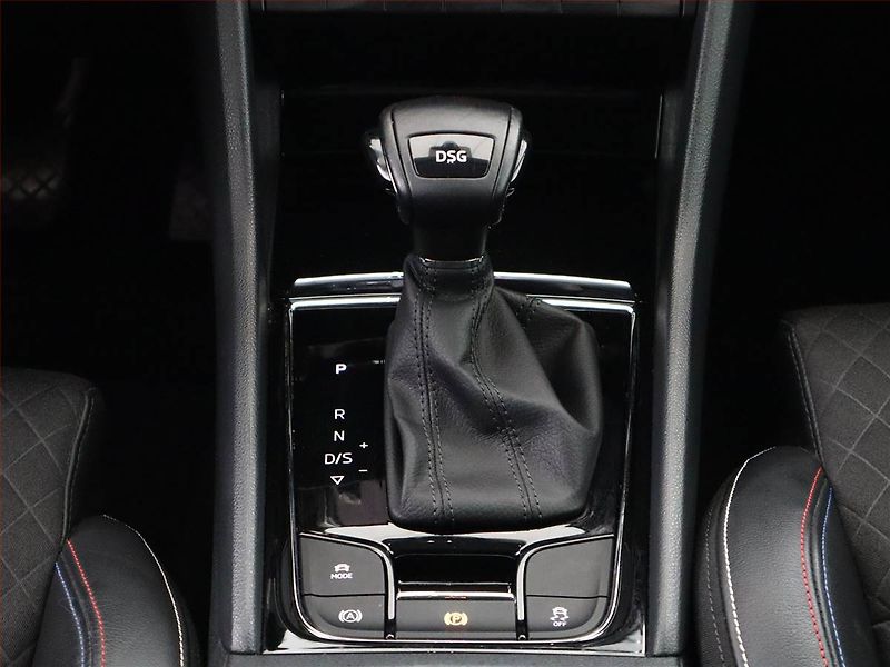 Škoda Karoq (2019) 1.6 TDI - fotka 11 z 21
