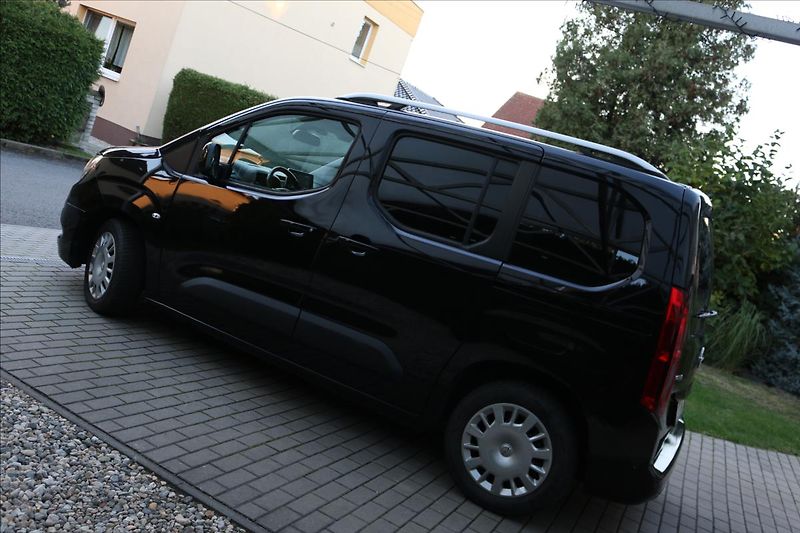 Opel Combo 1,2 LIFE,81KW,87000 Km - fotka 8 z 47